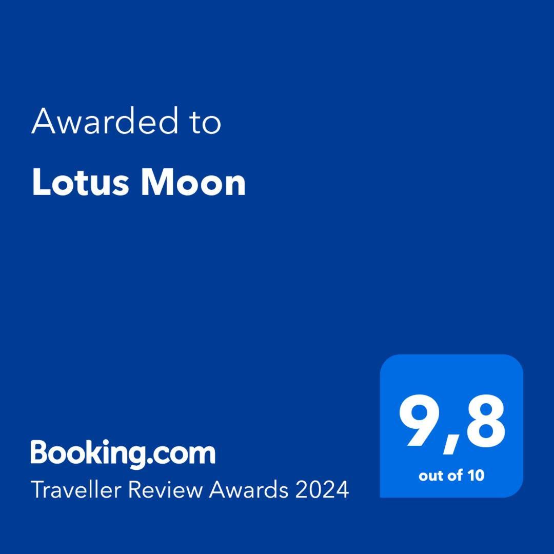 דירות שרלוט טאון Lotus Moon מראה חיצוני תמונה
